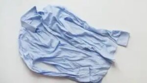Miten poistaa rypyt vaatteista ilman silitysrautaa?