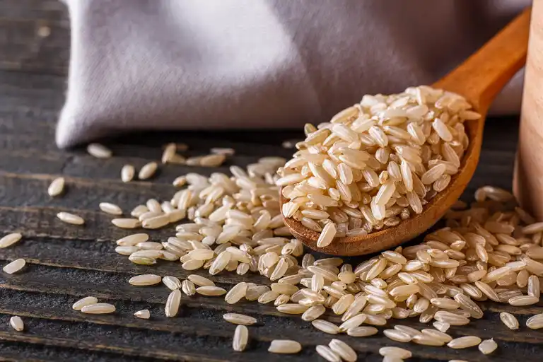 Riisikakut kannattaa ehdottomasti valmistaa ruskeasta riisistä, jotta ne ovat terveellisempiä.