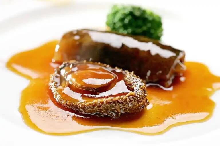 Abaloni on kallis merenelävä.