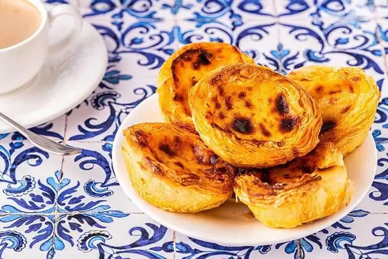 Portugalilaiset belém-leivokset sopivat kahvin kaveriksi.