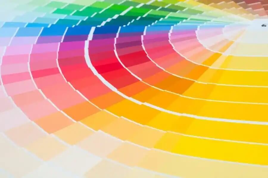 Kirkkaat värit kuuluvat color block -sisustustrendiin.