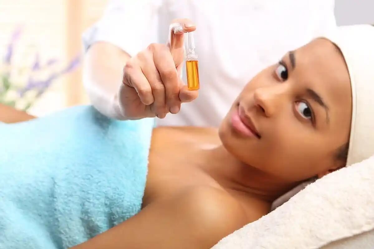 Paikallinen C-vitamiini sopii ihonhoitoon.