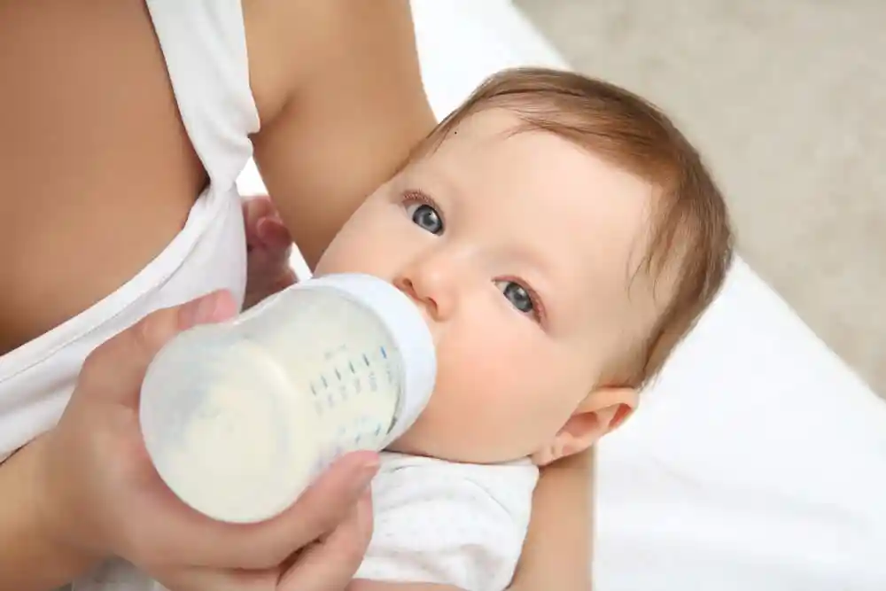 Vauvan nännihämmennys tapahtuu, jos hän saa maitoa pullosta heti alusta alkaen.