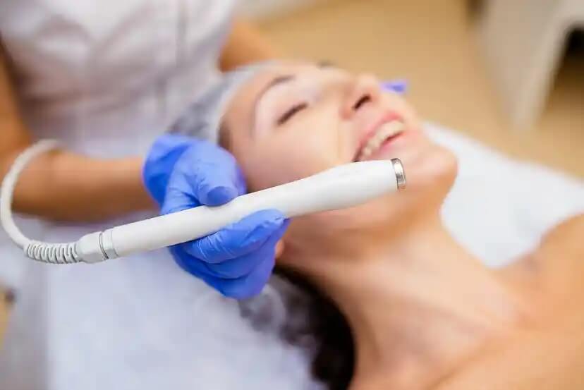 CO2-laserhoidon haitat ovat vähäisempiä kuin tavallisella silmäluomilekkauksella.