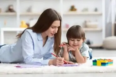 Unschooling-menetelmä: hyödyt ja haitat lapsille