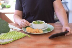 Miksi keittodieetti ei ole hyvä vaihtoehto painonpudotukseen