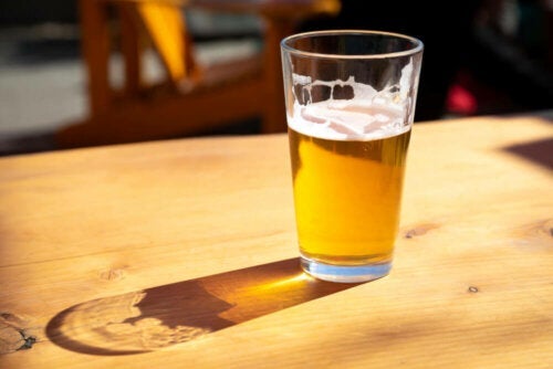 Voiko imetysaikana juoda olutta?