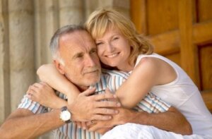 Miksi miehet pitävät nuoremmista naisista