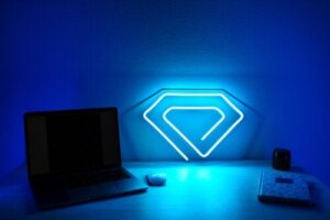 7 vinkkiä kodin sisustamiseen neonvaloilla