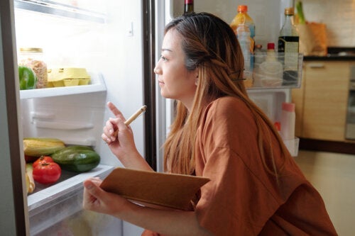 Kuinka kauan kypsennetty ruoka säilyy jääkaapissa?