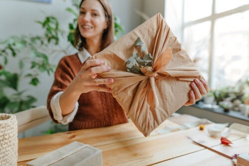 Furoshiki, sosiaalisissa verkostoissa ihastuttava ympäristöystävällinen lahjojen paketointitekniikka