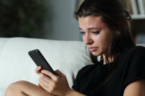 8 manipuloinnin merkkiä WhatsAppissa