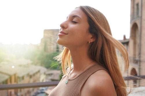 Miten "tunteiden tuulettaminen" parantaa hyvinvointia?