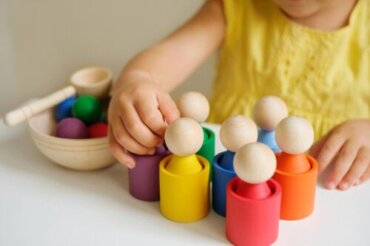 Montessori-lelujen hyödyt ja käyttö varhaiskasvatuksessa