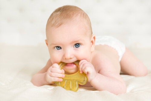 Paino, uni ja kehitys 4 kuukauden ikäisillä vauvoilla