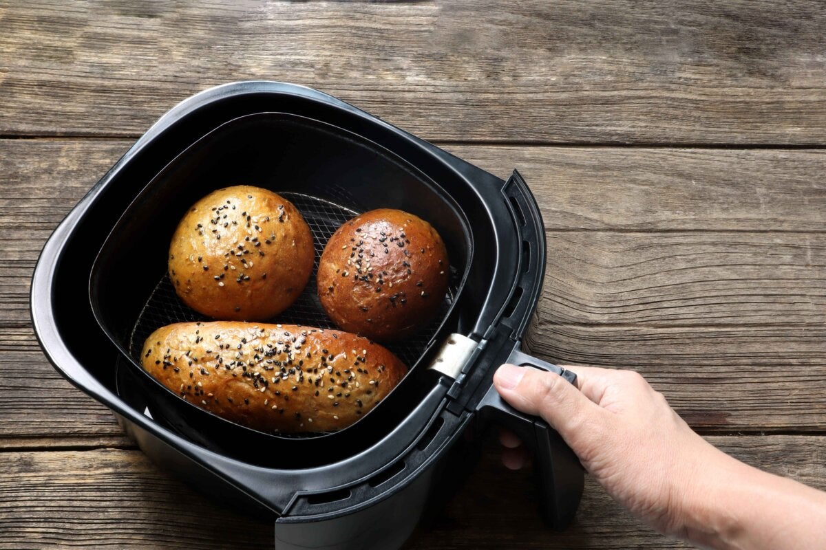 Kuinka valmistaa leipää kiertoilmakypsentimessä