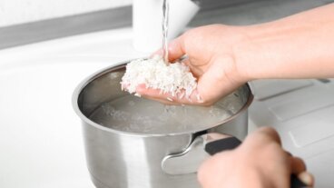Huuhdellako riisi ennen keittämistä vai ei? Näin asiantuntijat suosittelevat