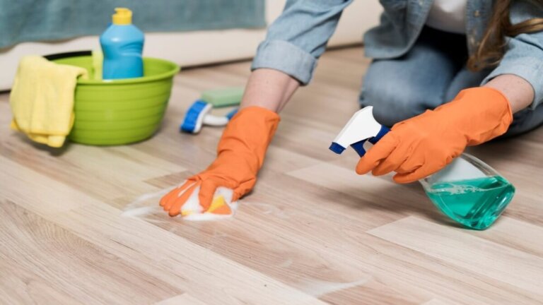 9 tapaa poistaa öljy sileästä tai huokoisesta lattiasta