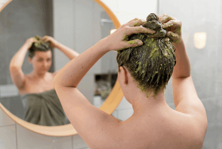 Hoida hiuksiasi kotona: 5 kotikonstia hiusten terveyteen ja kosteuteen