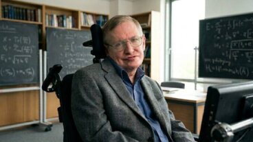 Stephen Hawking: ”Muista katsoa tähtiin, älä alas jalkoihisi”