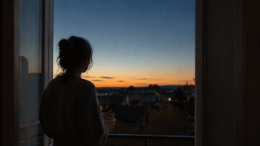 Tagore: ”Jos itket auringon menettämistä, et näe tähtiä”